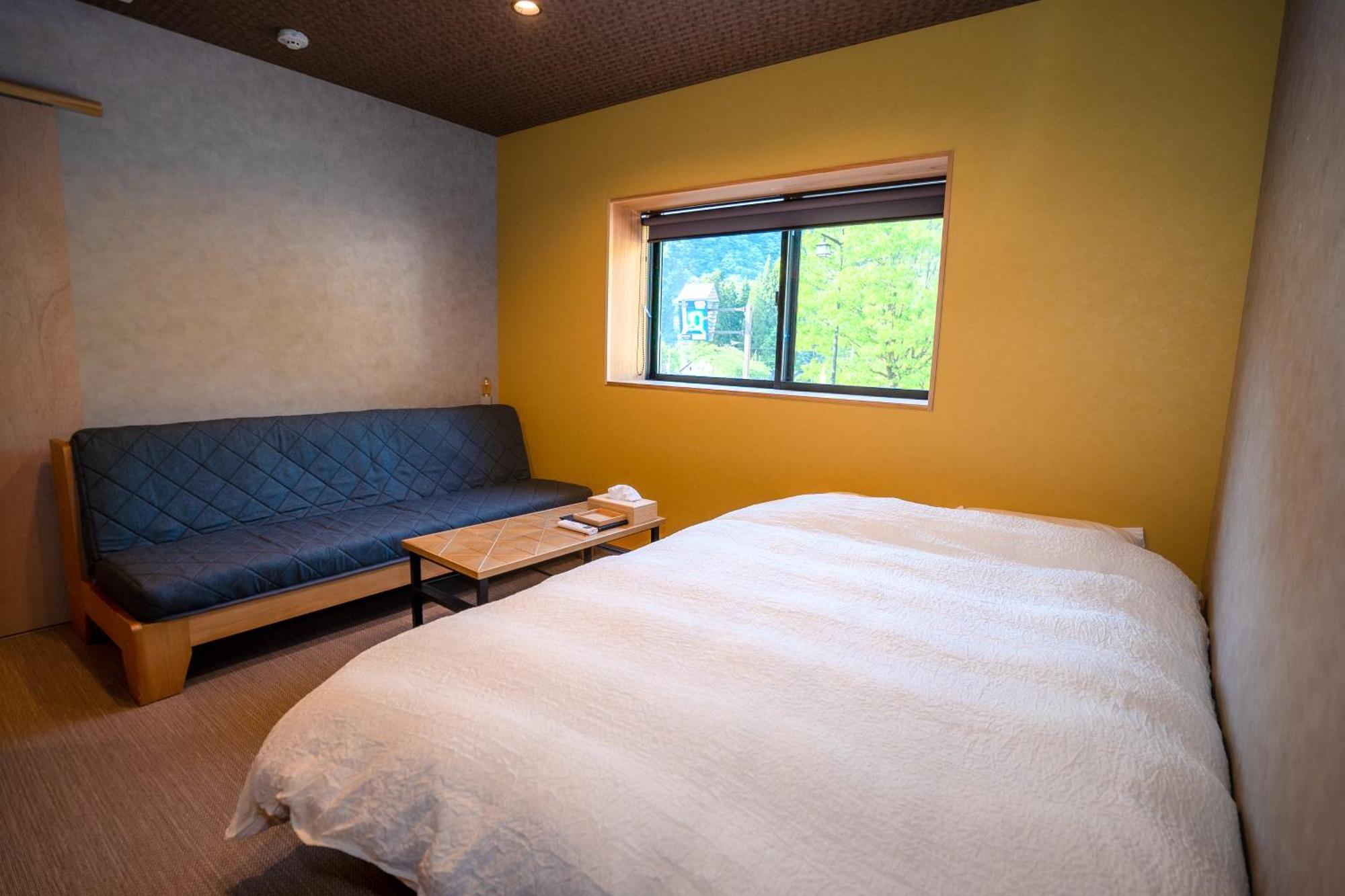 Locomotion Coffee And Bed Татеяма Экстерьер фото